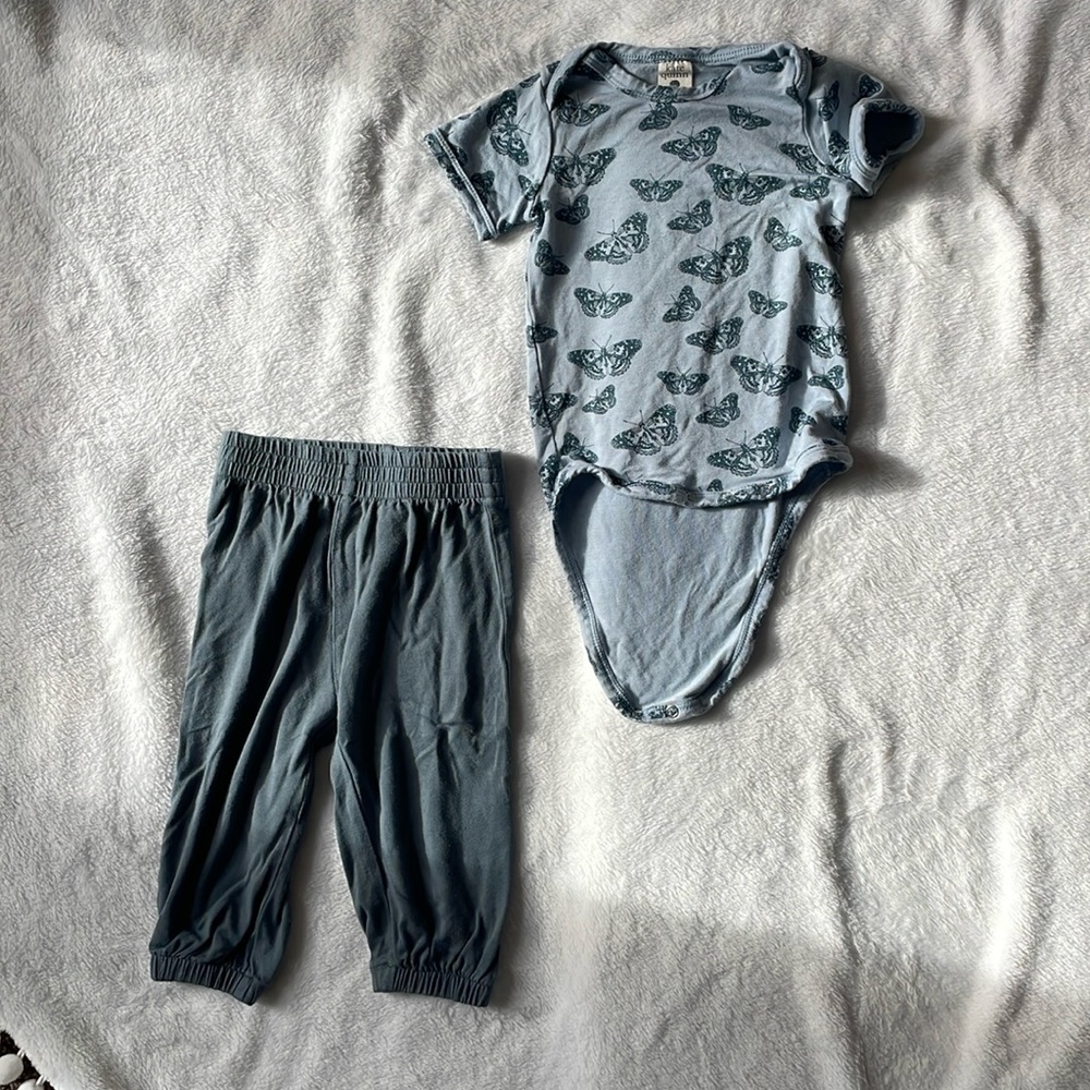 Kate Quinn onesie and pants 3-6m